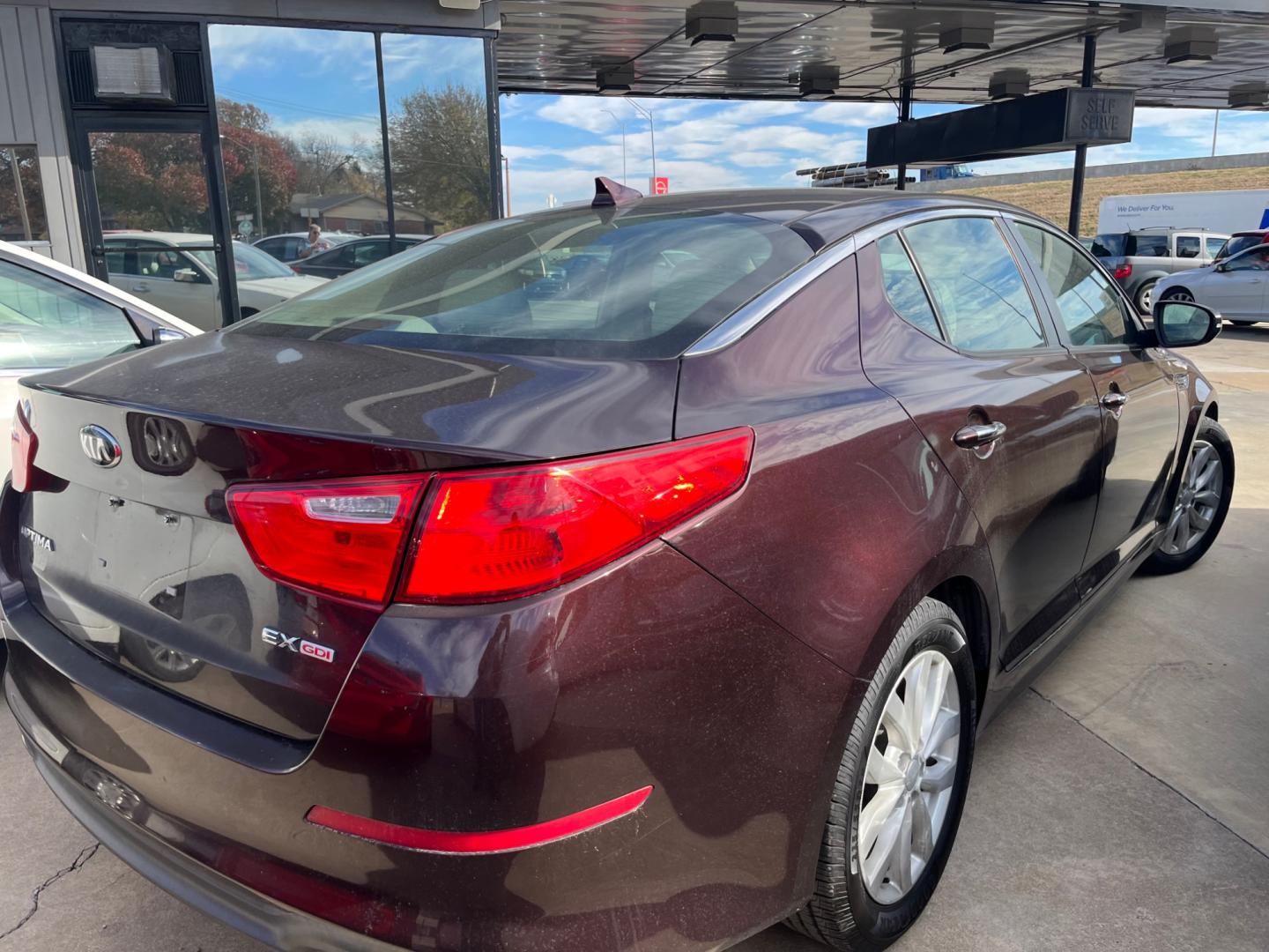 2014 PURPLE KIA OPTIMA EX; LX EX (5XXGN4A70EG) with an 2.4L L4 DOHC 16V engine, 6-Speed Automatic transmission, located at 8101 E. Skelly Dr., Tulsa, OK, 74129, (918) 592-3593, 36.121891, -95.888802 - Photo#3